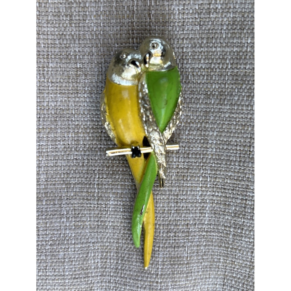 Vintage Lovebirds Parrot Brooch Pin Gold Tone Enamel Green Yellow Bird Tropical